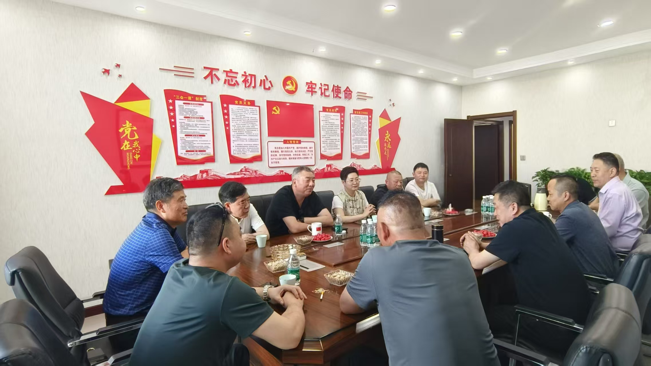 镇江泰州商会组织常务会长等相关成员,前往山西晋商讲堂和晋城江苏商会学习交流。(图1) 镇江泰州商会组织常务会长等相关成员,前往山西晋商讲堂和晋城江苏商会学习交流。(图1)