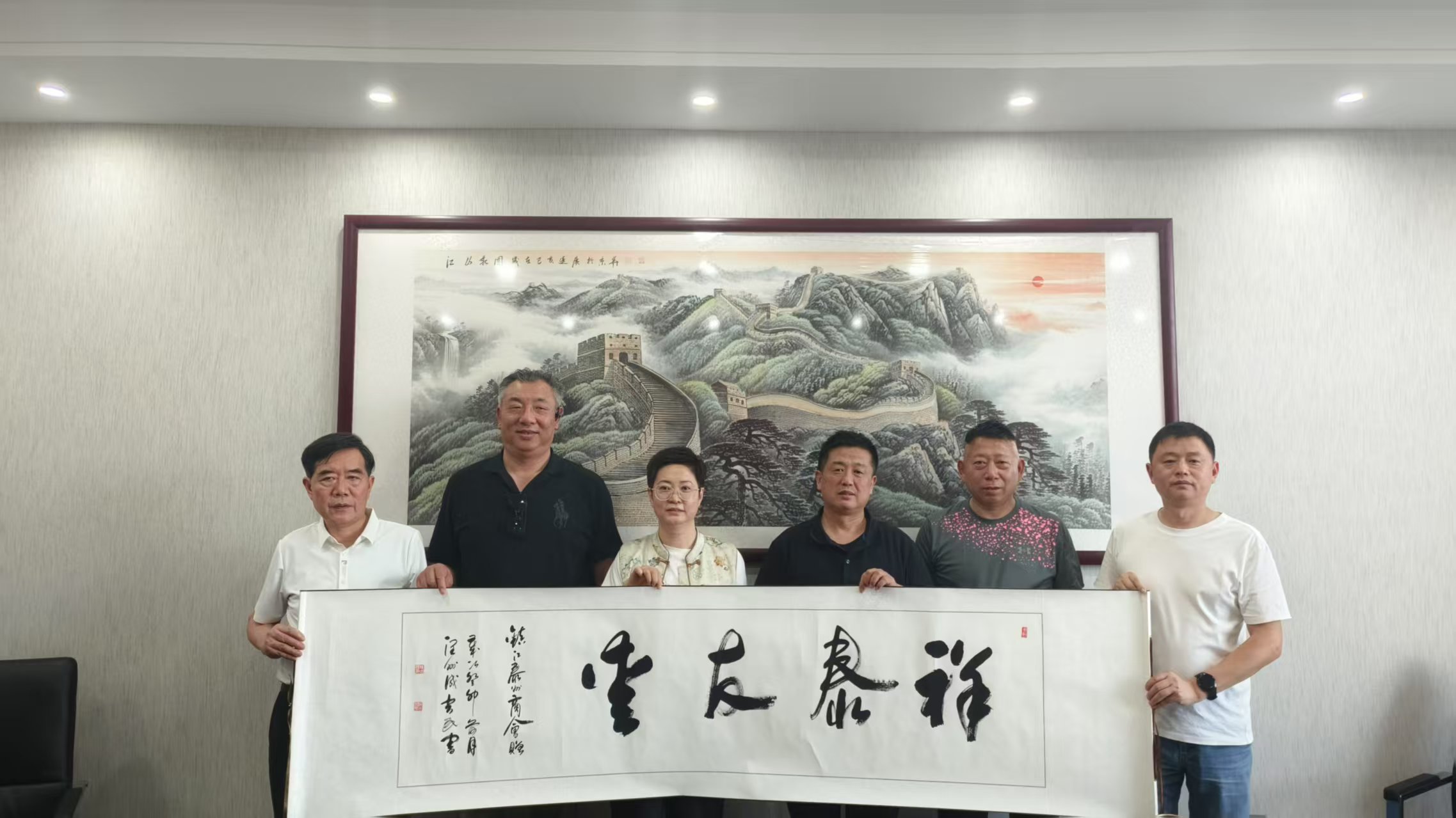 镇江泰州商会组织常务会长等相关成员，前往山西晋商讲堂和晋城江苏商会学习交流。(图2)