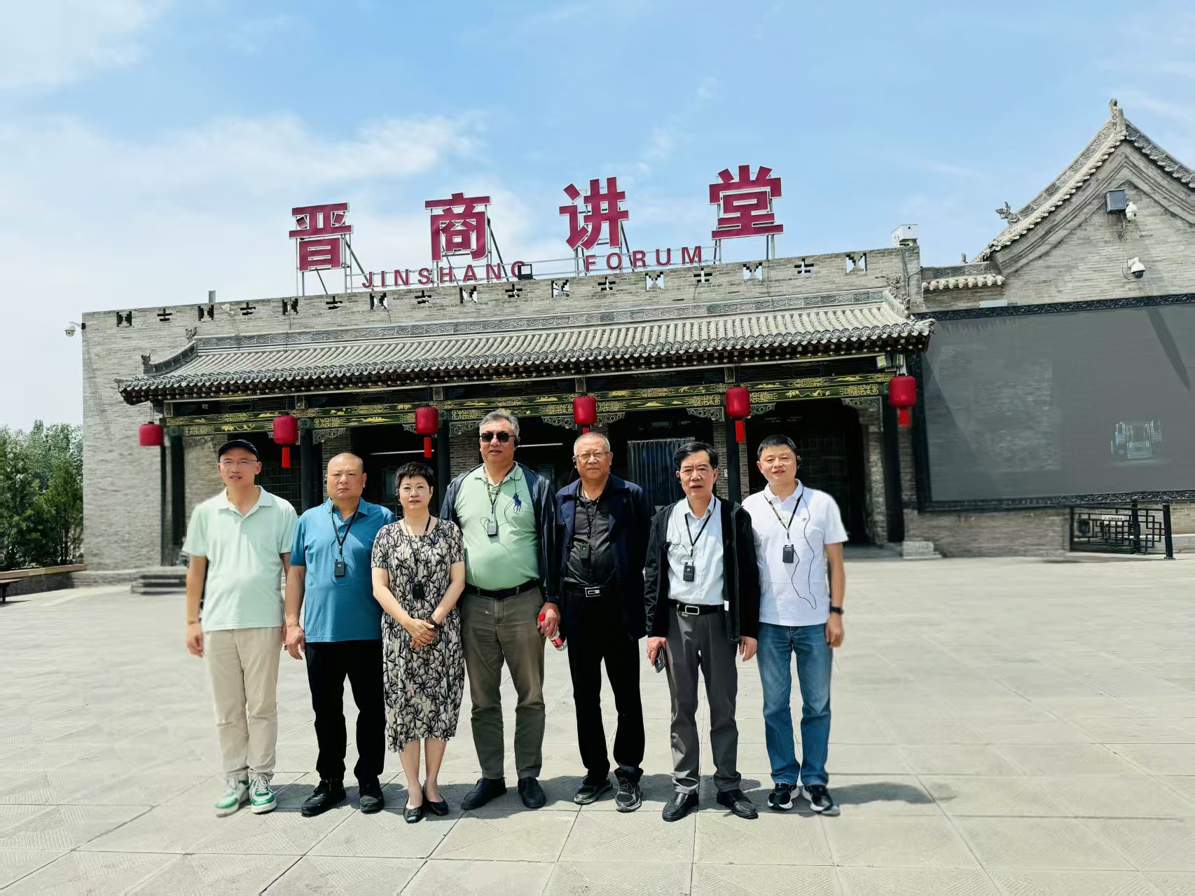 镇江泰州商会组织常务会长等相关成员，前往山西晋商讲堂和晋城江苏商会学习交流。(图3)