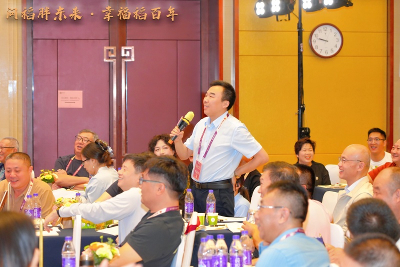 走进胖东来 探寻“心”力量 ——镇江泰州商会四届一次理事会暨胖东来研学活动成功举行(图7) 走进胖东来 探寻“心”力量 ——镇江泰州商会四届一次理事会暨胖东来研学活动成功举行(图7)