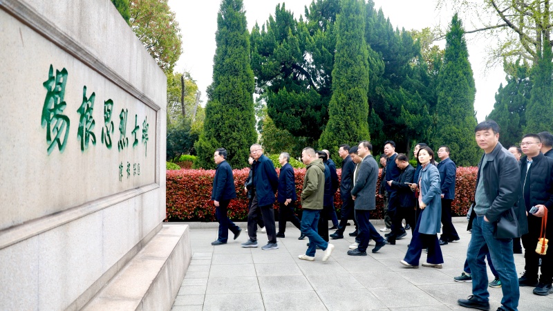 传承英雄精神 汲取奋进力量—镇江泰州商会赴杨根思烈士陵园开展清明祭扫活动(图10)